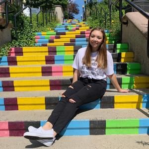 Meet your Posher, Alexandra